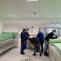 Przekazanie przez Agencję Rezerw Materiałowych łóżek elektrycznych zdjęcie 2